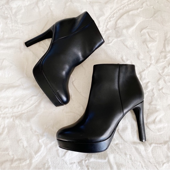 BCBGeneration Women's Jeanne Fashion Boot Size 9 New - Picture 1 of 8